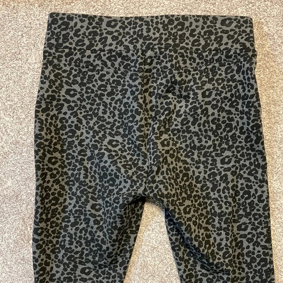 LOFT Leopard Print Ponte Leggings in size SP - Picture 11 of 12